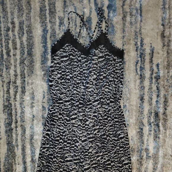 FABLETICS Dash Black White Sandstorm  || Small || GUC - Picture 3 of 15